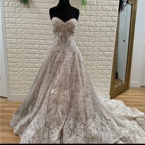 Brand new wedding dress. Stunning.